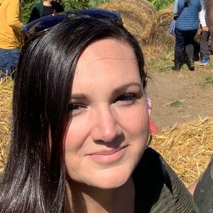 Meet your Posher, Angela